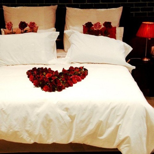 Romantic-Ideas-to-Decorate-Your-Bedroom-for-Valentines-Day-12