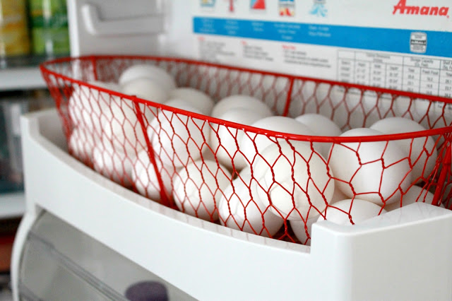 12-Tips-Tricks-For-Organizing-And-Cleaning-Your-Fridge-1