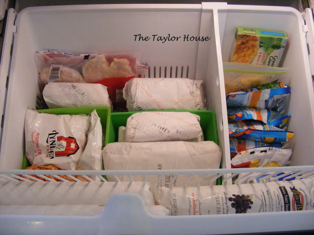 12-Tips-Tricks-For-Organizing-And-Cleaning-Your-Fridge-4