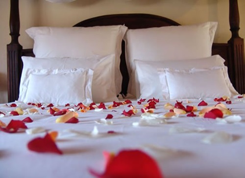 Romantic-Ideas-to-Decorate-Your-Bedroom-for-Valentines-Day-13