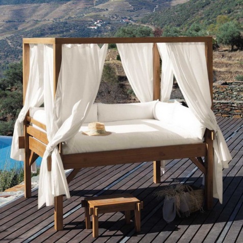 Romantic-Outdoor-Canopy-Beds-2
