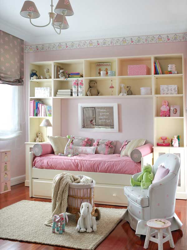 cute-pink-and-white-girls-bedroom-decor-kidsomania-600x800