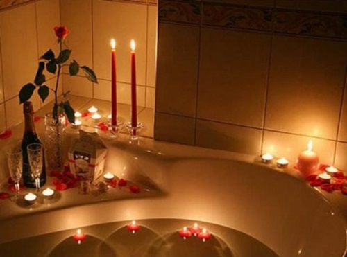 How-to-Decorate-a-Romantic-Home-Impressively-with-Candles-13